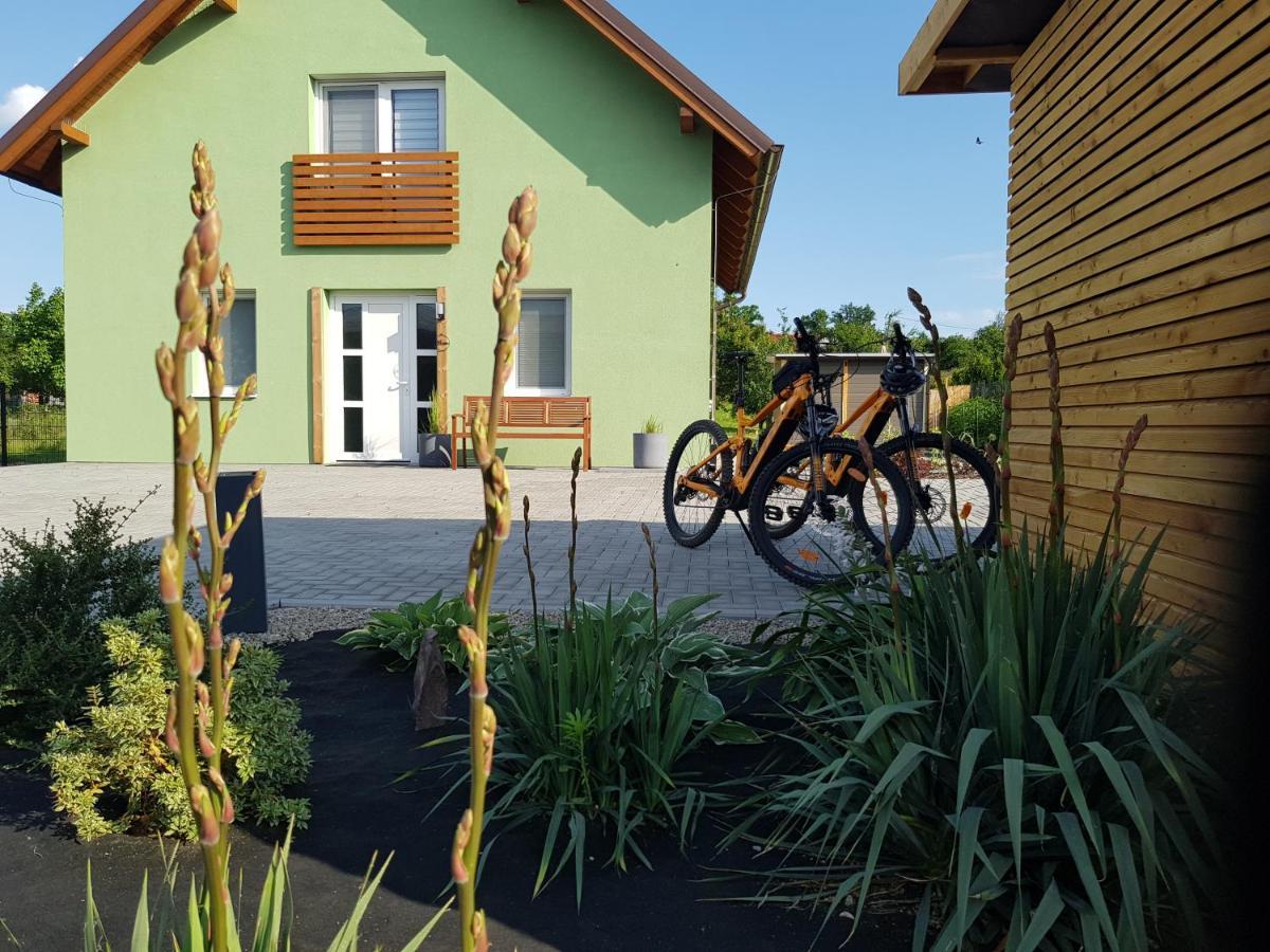 Holiday Home Znojmo W/ Wellness & Wine Bagian luar foto
